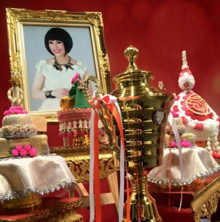 รับรางวัลชนะเลิศ ถ้วยพระราชทานทูลกระหม่อมหญิงอุบลรัตนราชกัญญา Top Model Thailand 2015