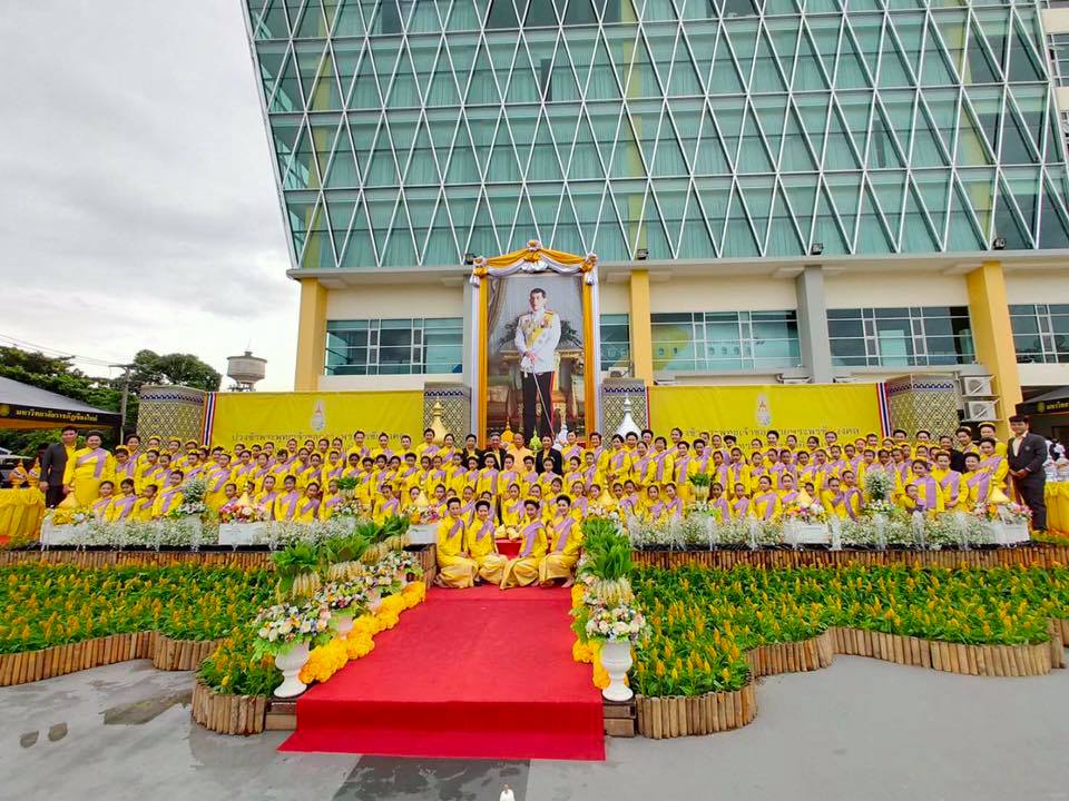 คณะครูและนักเรียน ร่วมฟ้อนเล็บเทอดพระเกียรติ ร.10